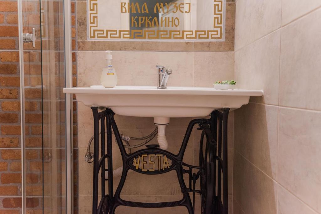 Apartment in Antique Museum Filip - Habitación Triple Con Baño Privado