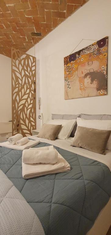 2 Betten nebeneinander in einem Zimmer in der Unterkunft Ospedale Baggiovara - Modena appartamento Giardini 