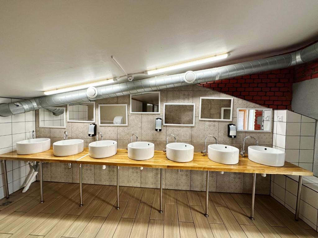 Kuchyň nebo kuchyňský kout v ubytování Imaginary Hostel