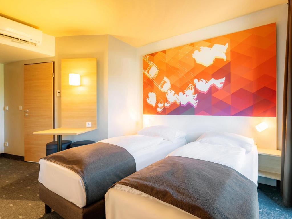 Postel nebo postele na pokoji v ubytování B&B Hotel Stuttgart-Bad Cannstatt