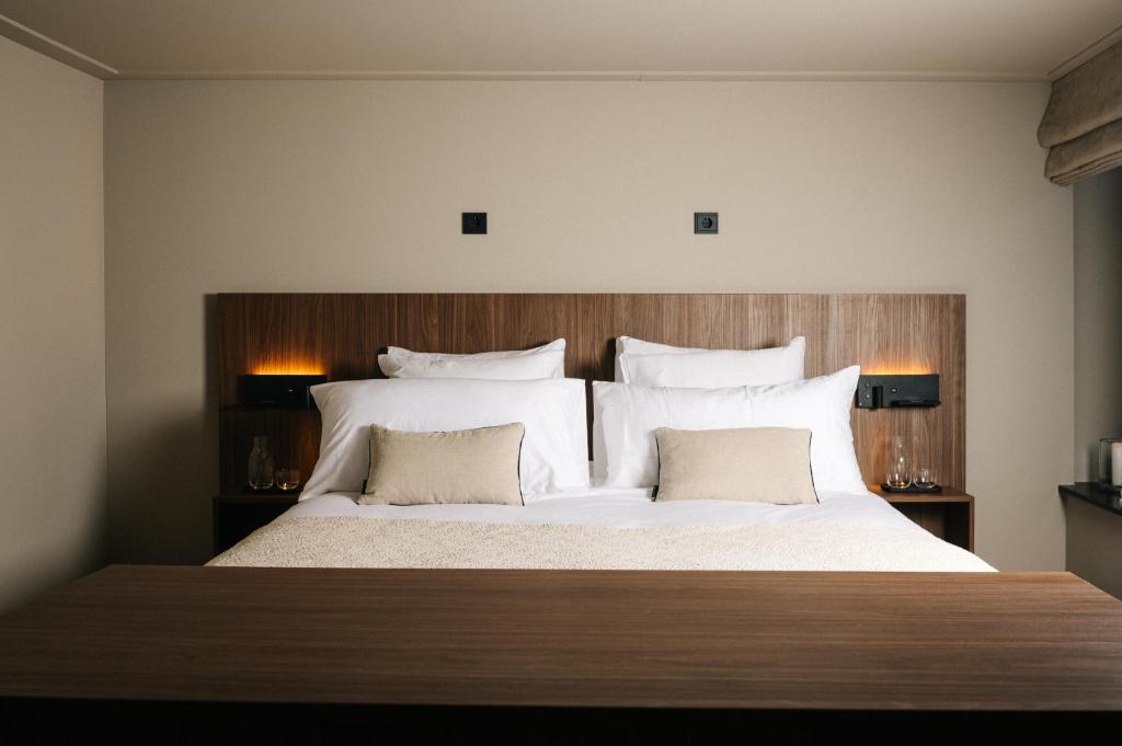 A bed or beds in a room at Hotel Blink