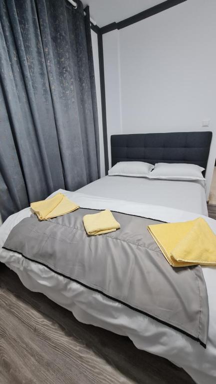 Postel nebo postele na pokoji v ubytování Pomiculturii Residence 3