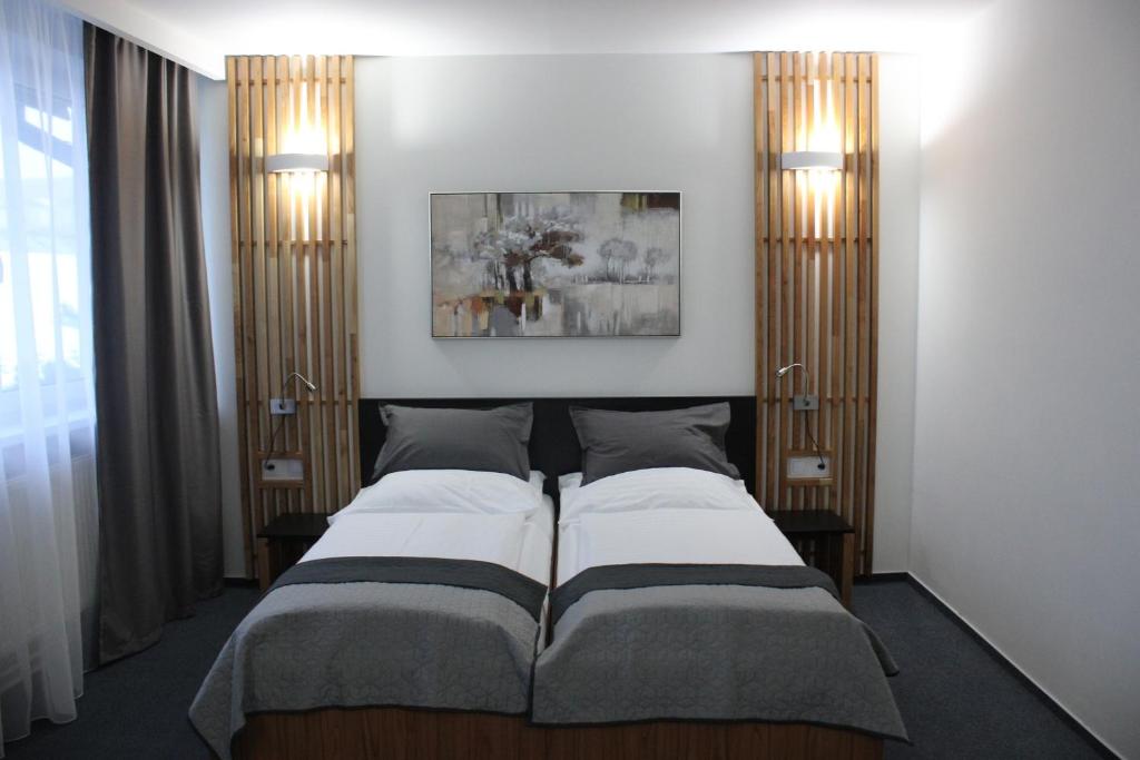 Voodi või voodid majutusasutuse Hotel P7 toas