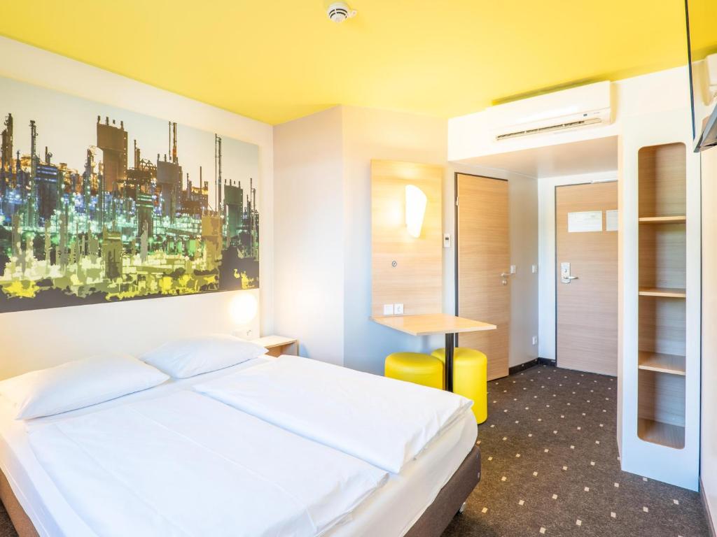Postel nebo postele na pokoji v ubytování B&B Hotel Ludwigshafen