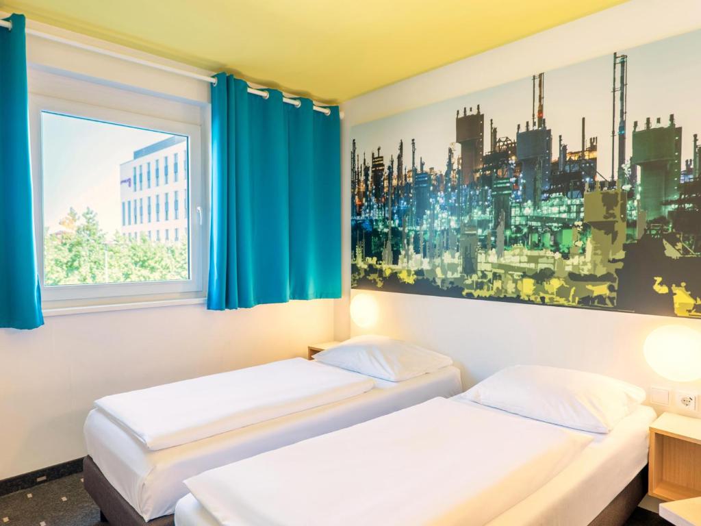Postel nebo postele na pokoji v ubytování B&B Hotel Ludwigshafen