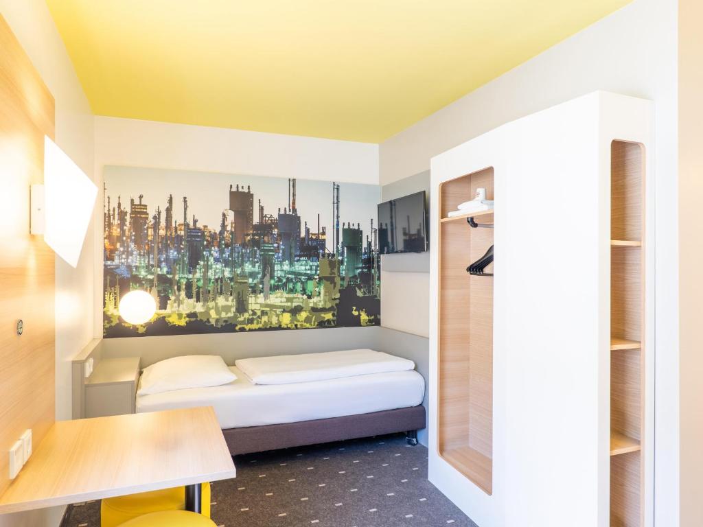 Postel nebo postele na pokoji v ubytování B&B Hotel Ludwigshafen