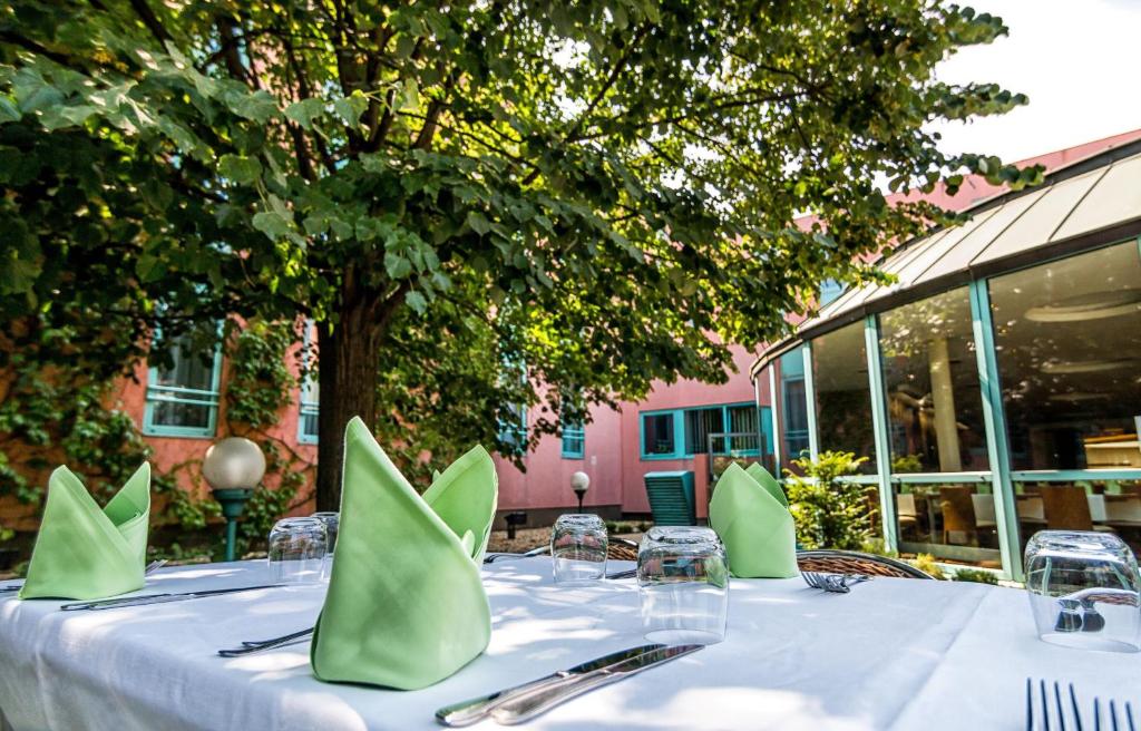Restaurace v ubytování Holiday Inn Budapest-Budaörs by IHG