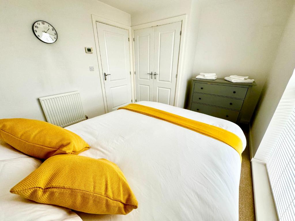 Postel nebo postele na pokoji v ubytování Modern 2-Bedroom Apartment