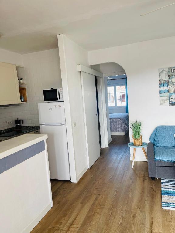 Kuchyň nebo kuchyňský kout v ubytování Precioso apartamento piscinas Cala en Porter