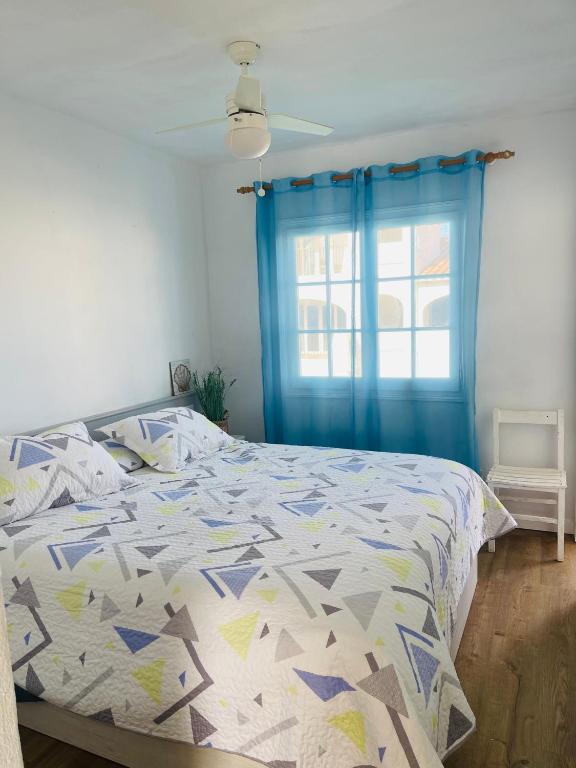 Postel nebo postele na pokoji v ubytování Precioso apartamento piscinas Cala en Porter