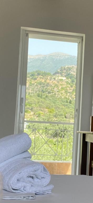 Nespecifikovaný výhled na hory nebo výhled na hory při pohledu z hotelu