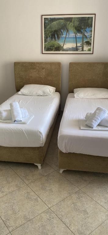 Postel nebo postele na pokoji v ubytování VANGJELIS HOTEL