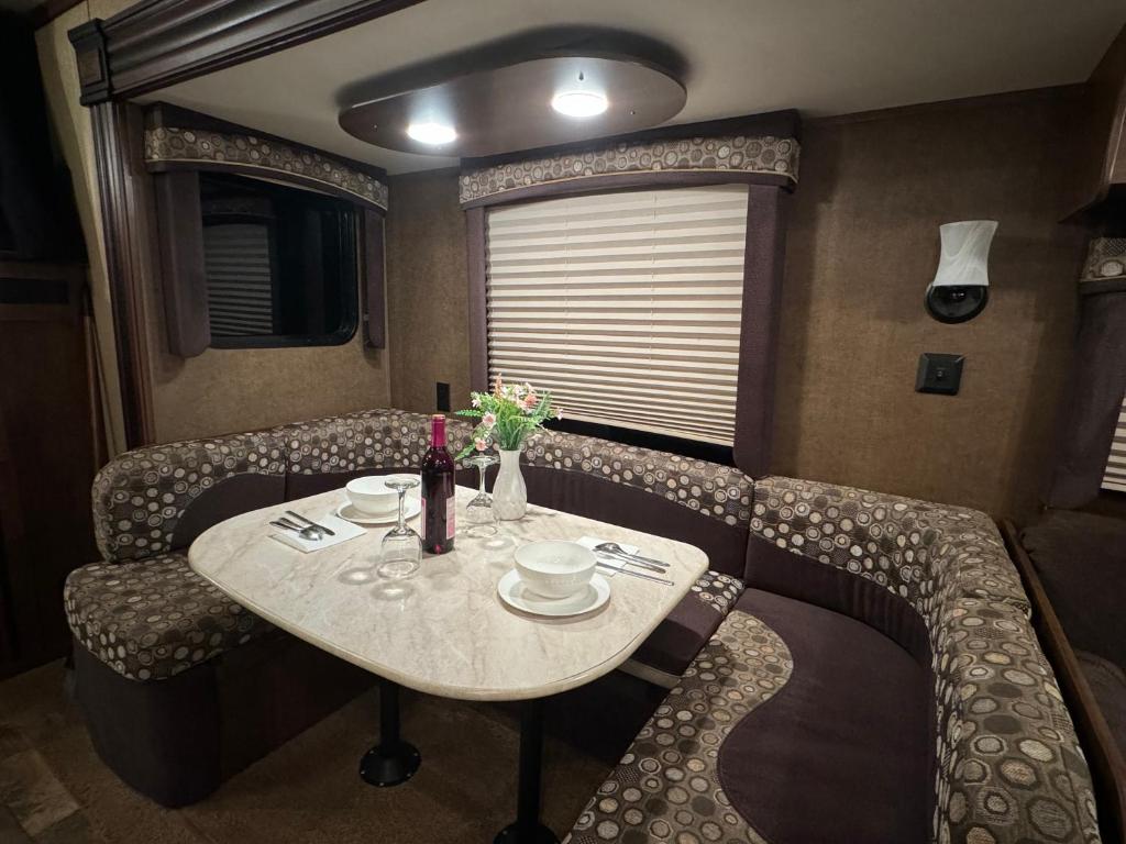 a dining room with a table and chairs in a train at The paradise in Lehigh Acres