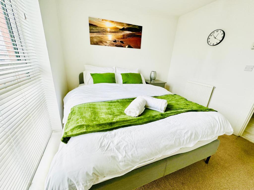 Postel nebo postele na pokoji v ubytování Modern 2-Bedroom Apartment