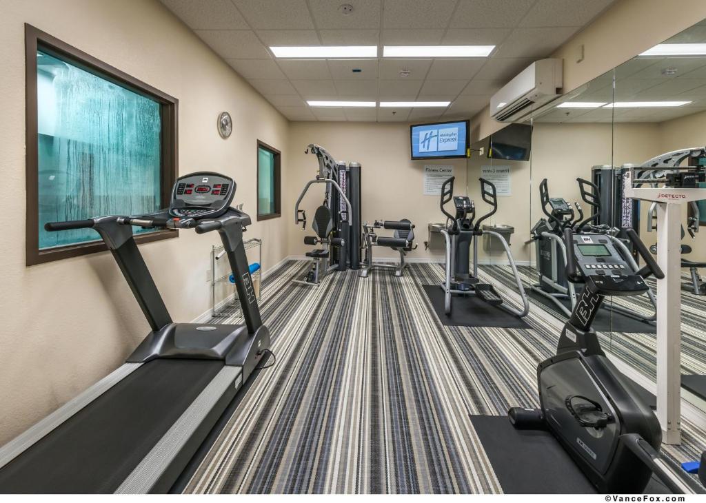 Fitness centrum a/nebo fitness zařízení v ubytování Holiday Inn Express Winnemucca by IHG