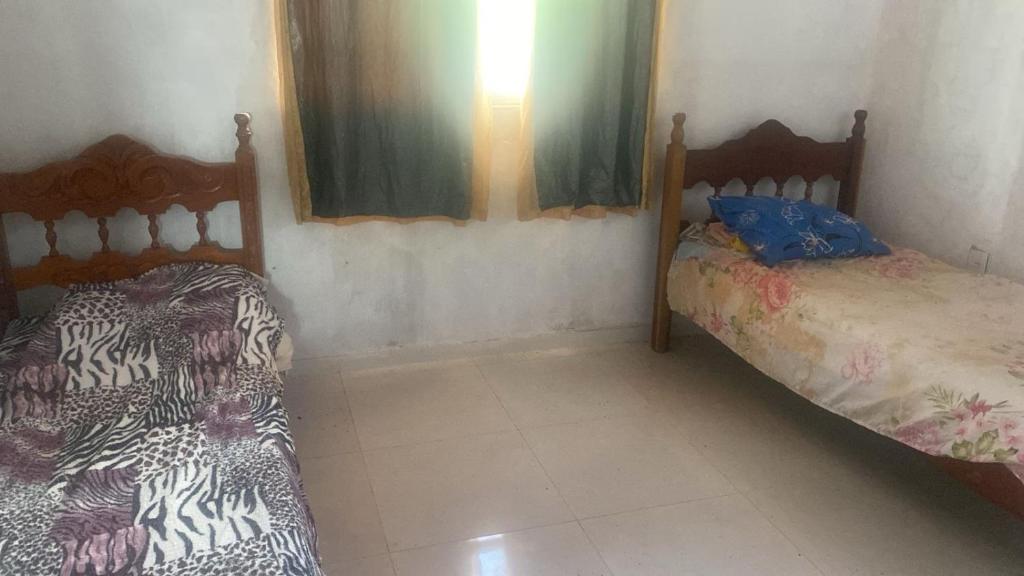 Zimmer mit 2 Betten in einem Zimmer in der Unterkunft Mini Chácara Cristo Redentor in Marechal Deodoro