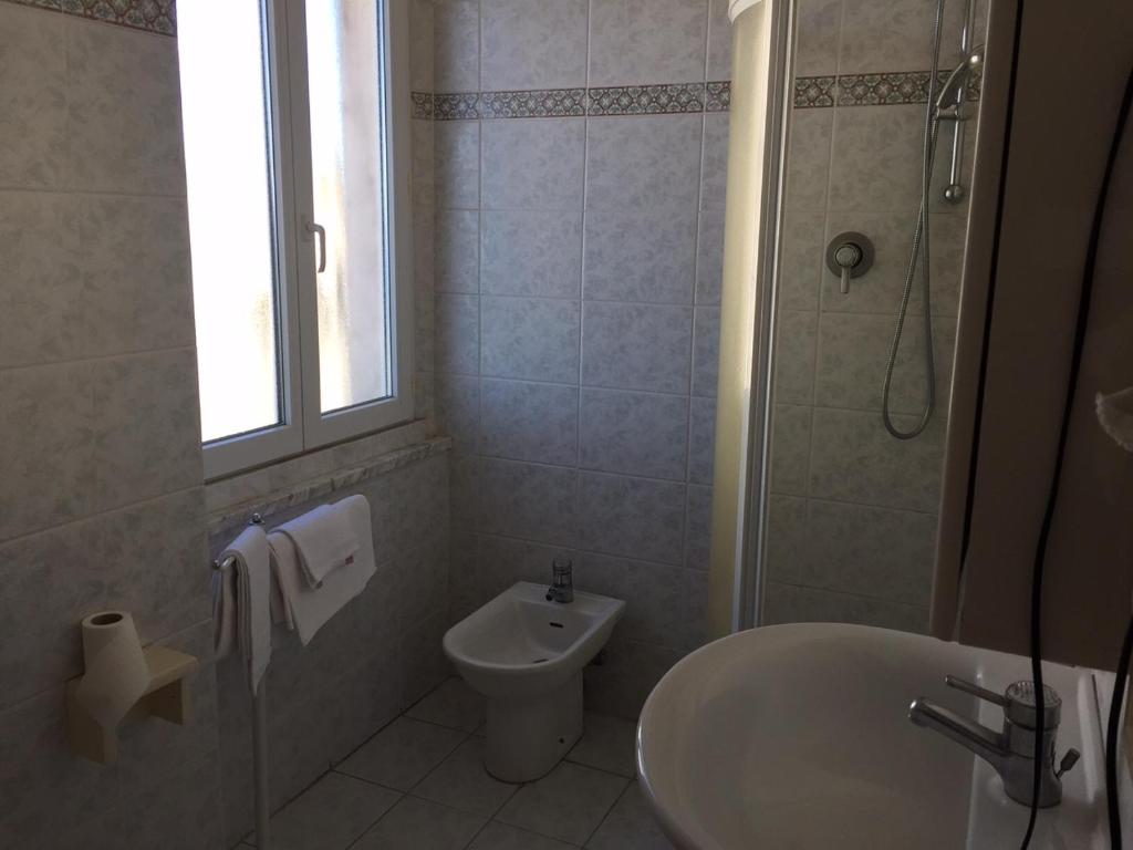 Koupelna v ubytování Hotel Lido
