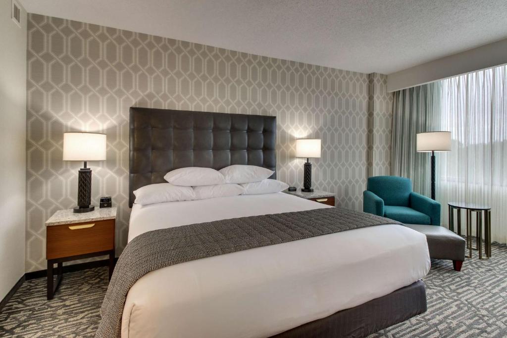 Drury Plaza Hotel Richmond - Deluxe Kamer Met Kingsize Bed