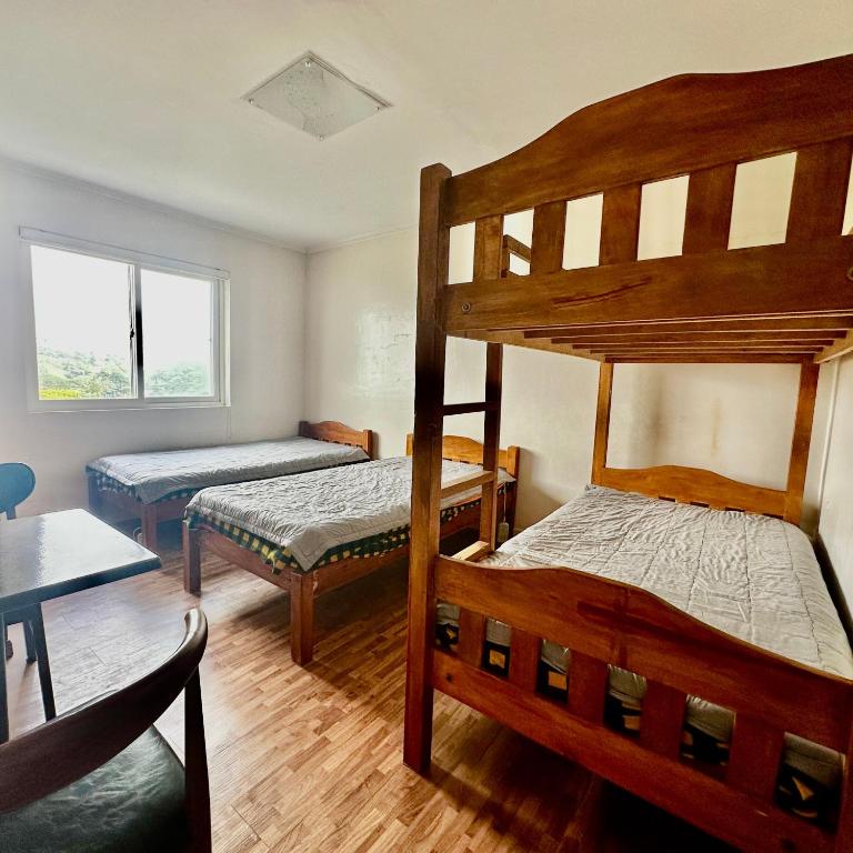 Postel nebo postele na pokoji v ubytování Baguio BELL Staycation