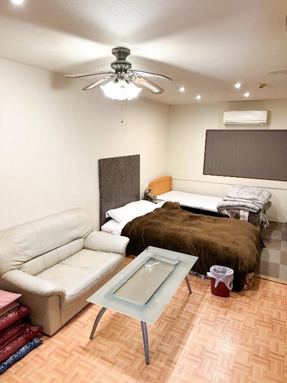 Postel nebo postele na pokoji v ubytování Hotel Rakusai