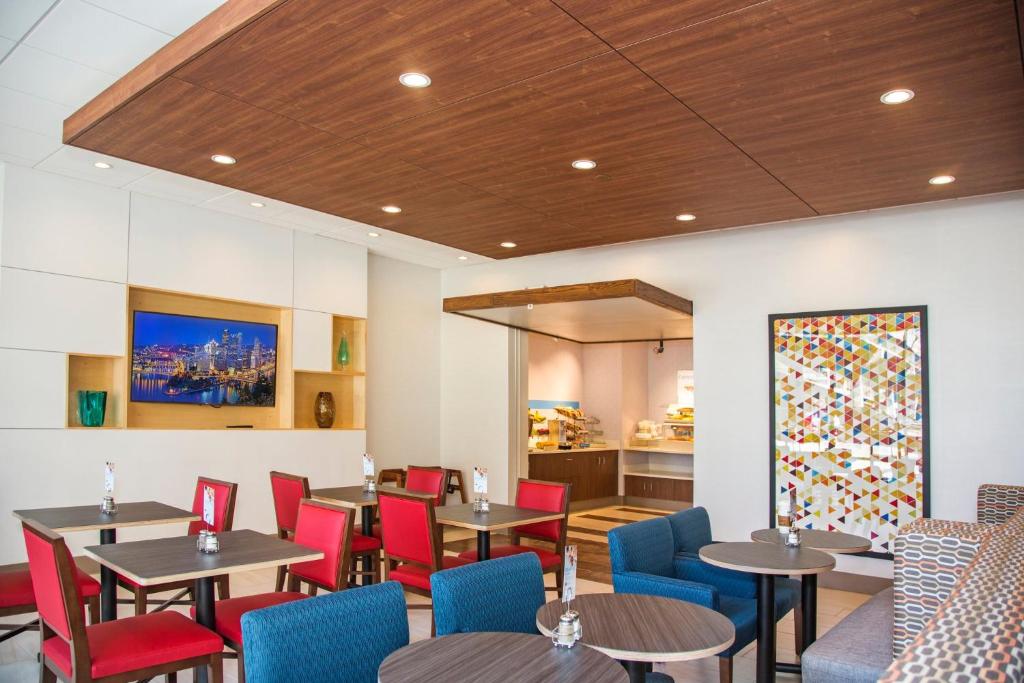 Holiday Inn Express & Suites Pittsburgh North Shore by IHG photo