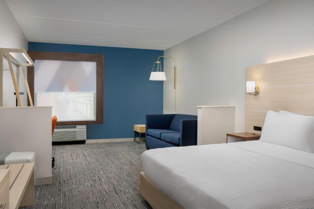 Holiday Inn Express & Suites Pittsburgh North Shore by IHG photo