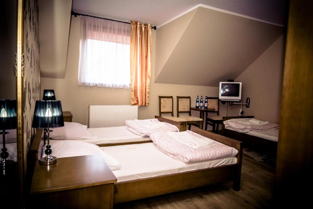 Postel nebo postele na pokoji v ubytování Pensjonat nad Zalewem