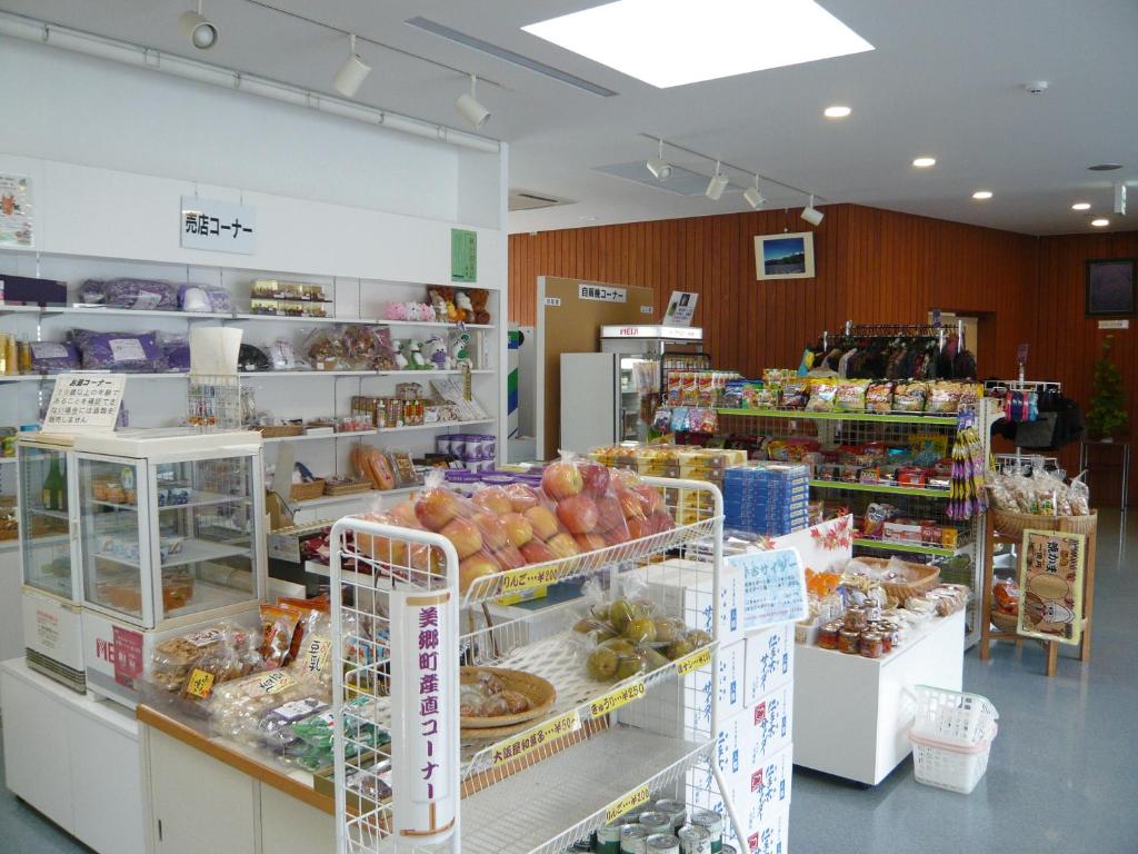 Supermarket nebo jiné obchody v  ryokanu nebo okolí