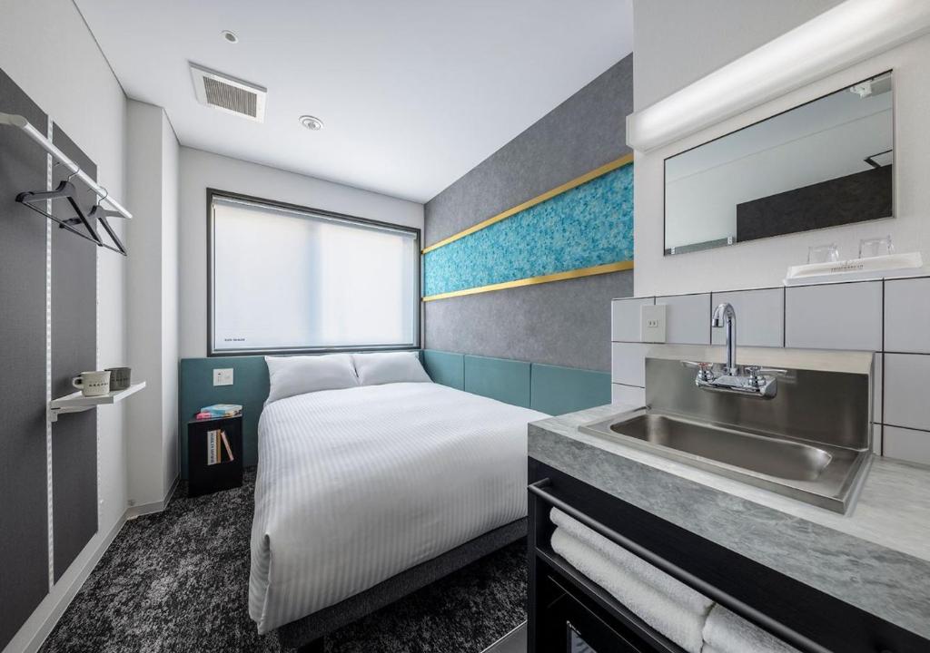 Postel nebo postele na pokoji v ubytování HOTEL GRAPHY Shibuya