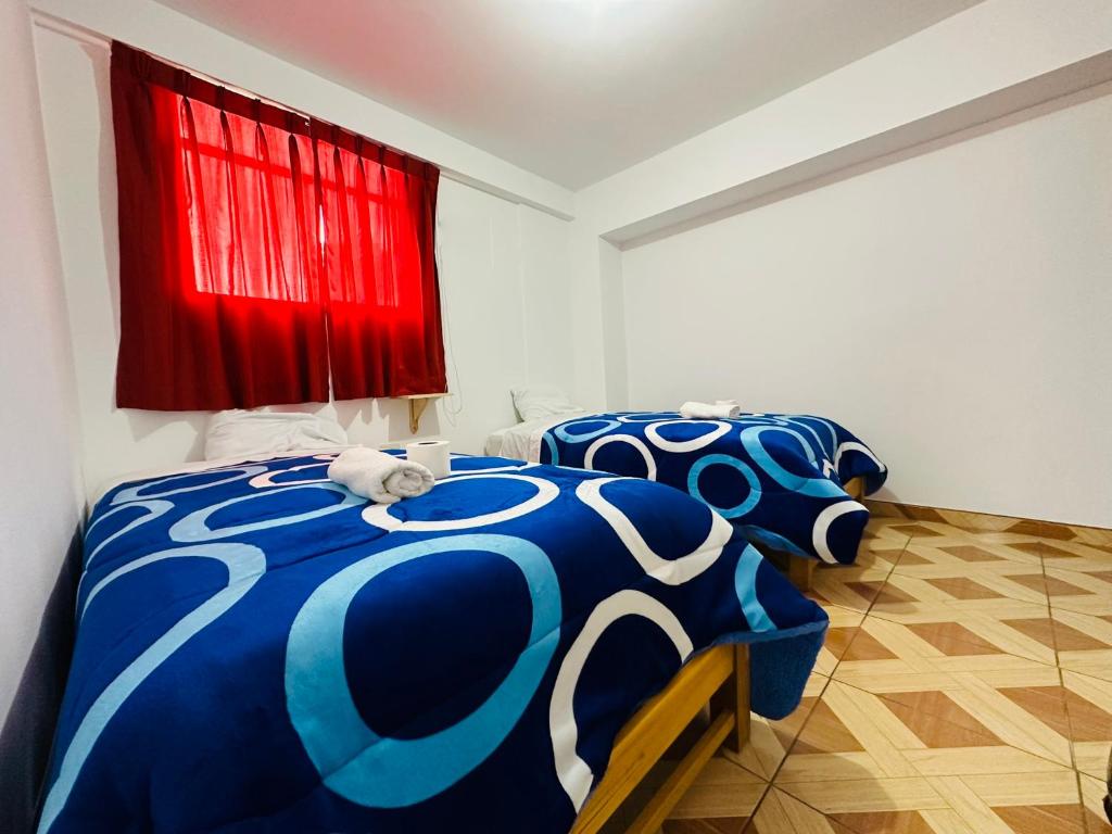 Postel nebo postele na pokoji v ubytování Yerupaja Mountain Hostel