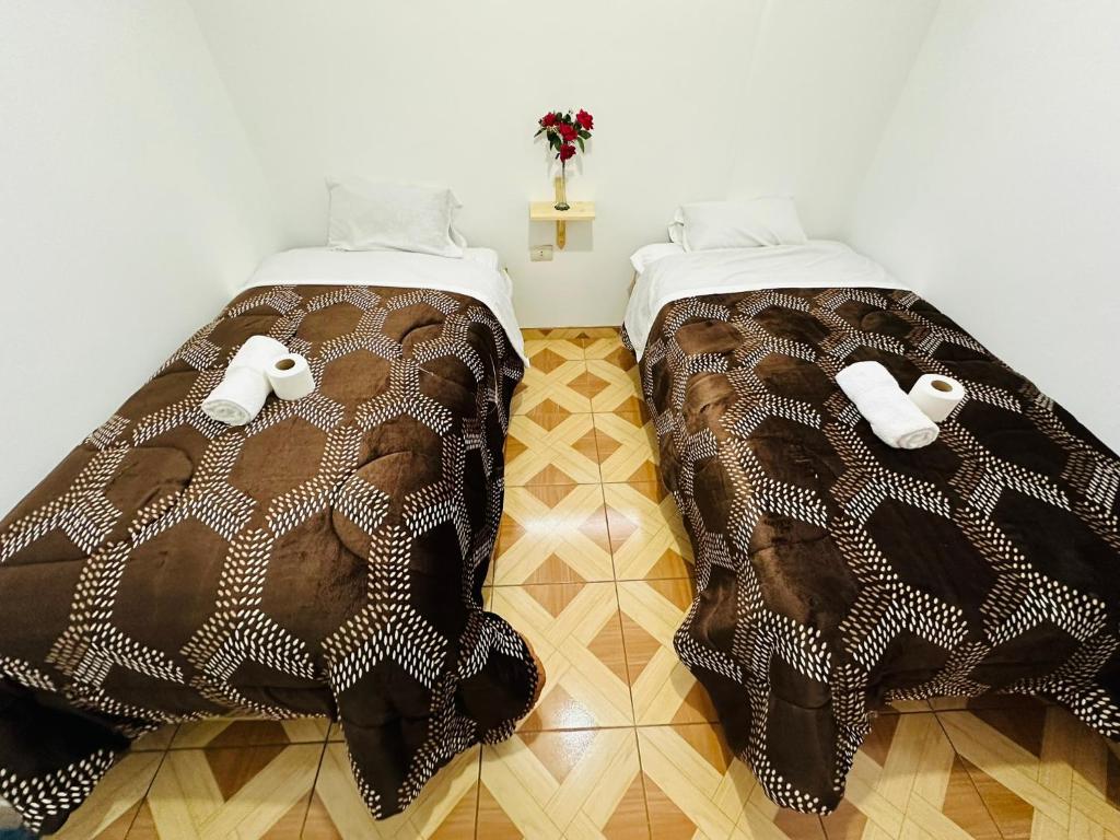 Postel nebo postele na pokoji v ubytování Yerupaja Mountain Hostel