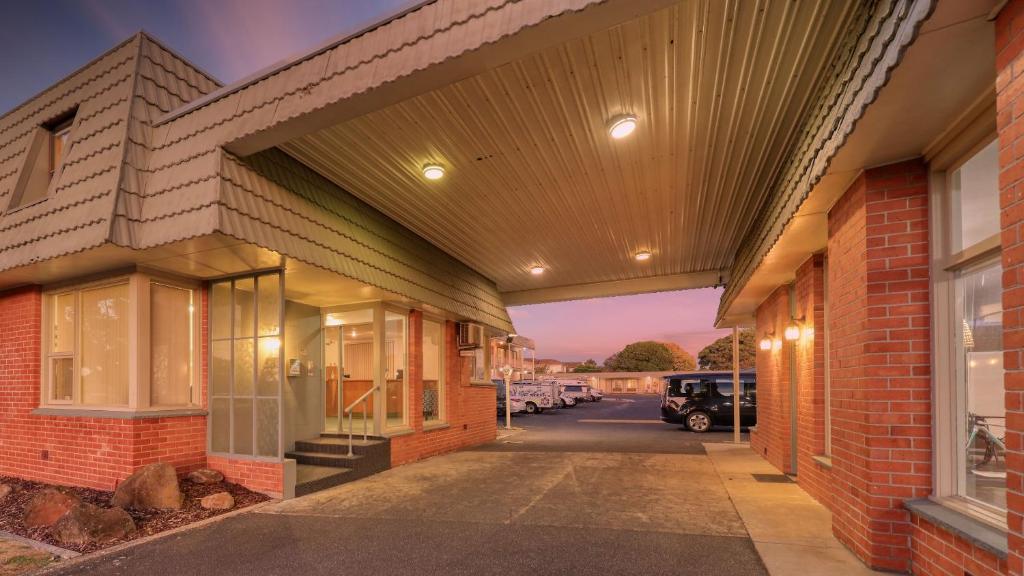 a building with awning over a street with parked cars at Comfort Inn Devonport in Devonport