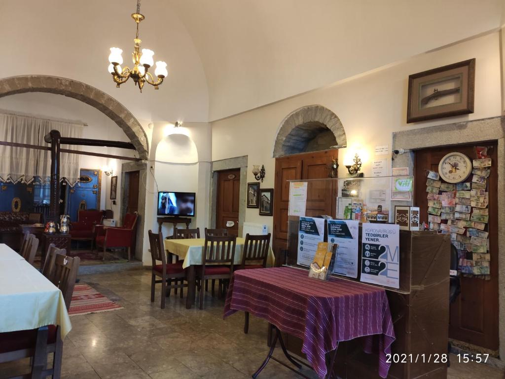 TV a/nebo společenská místnost v ubytování Demirkapi Konak Hotel