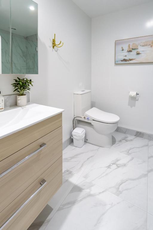 Greek Island Inspired 2 Bed room 1 Bath Townhouse - Resim 3