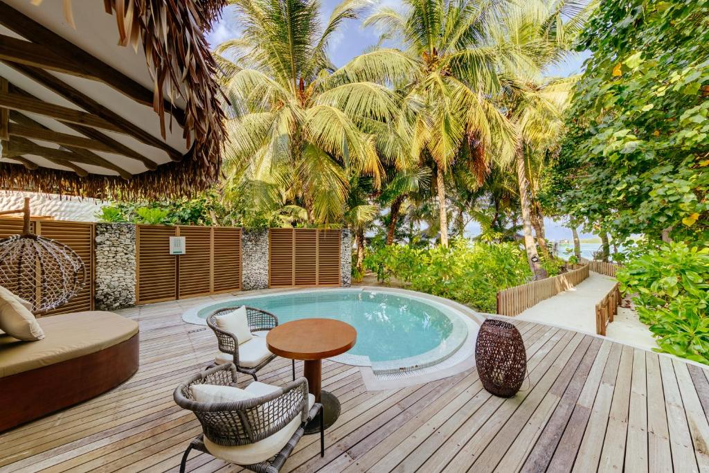 Bazén v ubytování Cinnamon Dhonveli Maldives nebo v jeho okolí