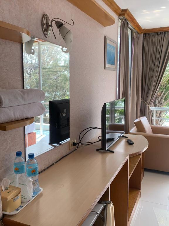 TV a/nebo společenská místnost v ubytování N.P.Place Resort&Hotel
