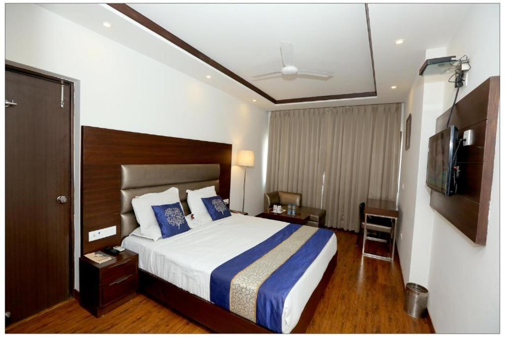 Postel nebo postele na pokoji v ubytování Hotel The R Blues Near New Delhi Airport