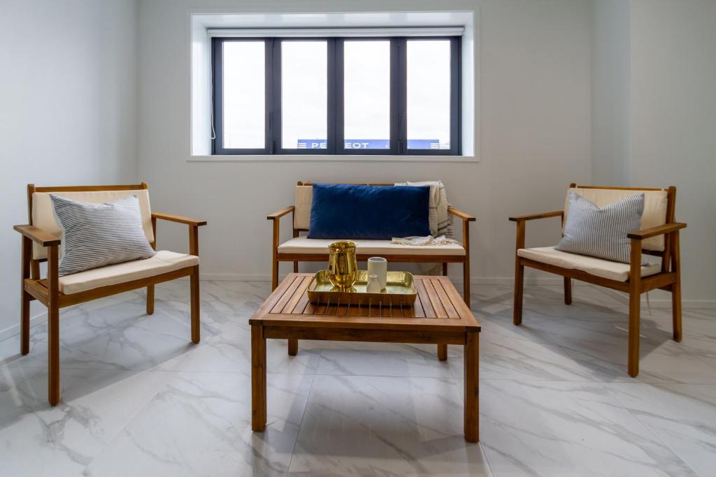 Greek Island Inspired 2 Bed room 1 Bath Townhouse - Resim 14