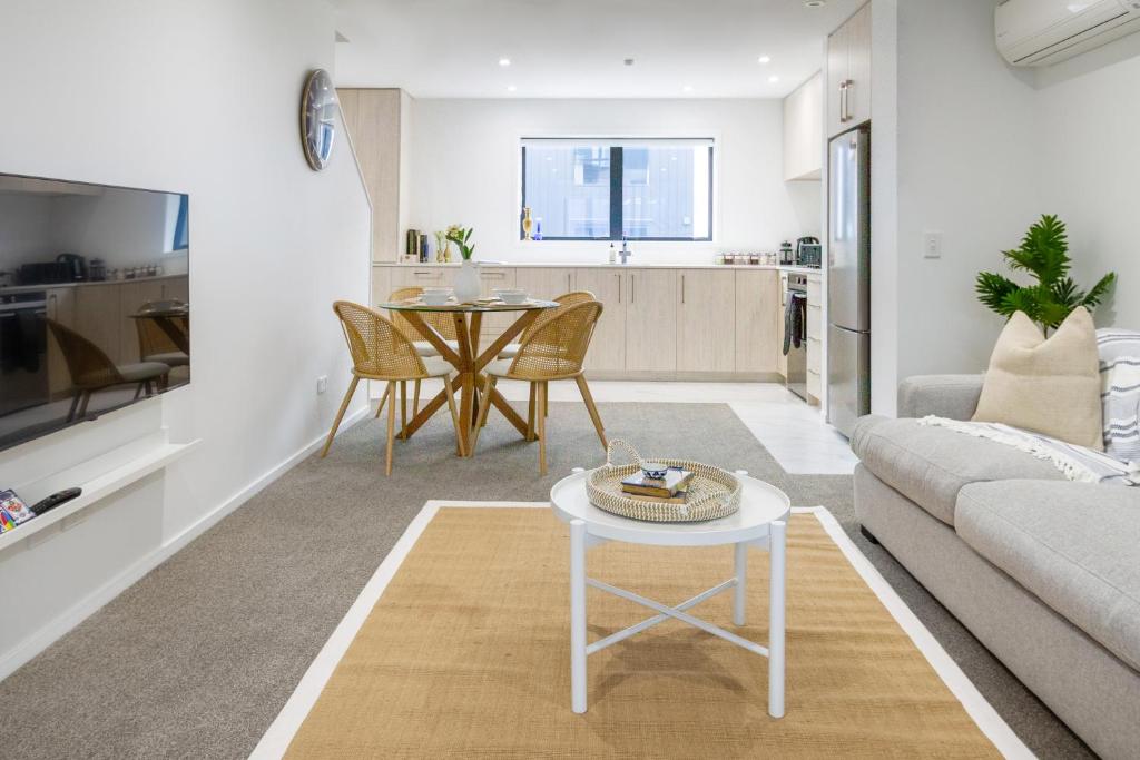 Greek Island Inspired 2 Bed room 1 Bath Townhouse - Resim 13