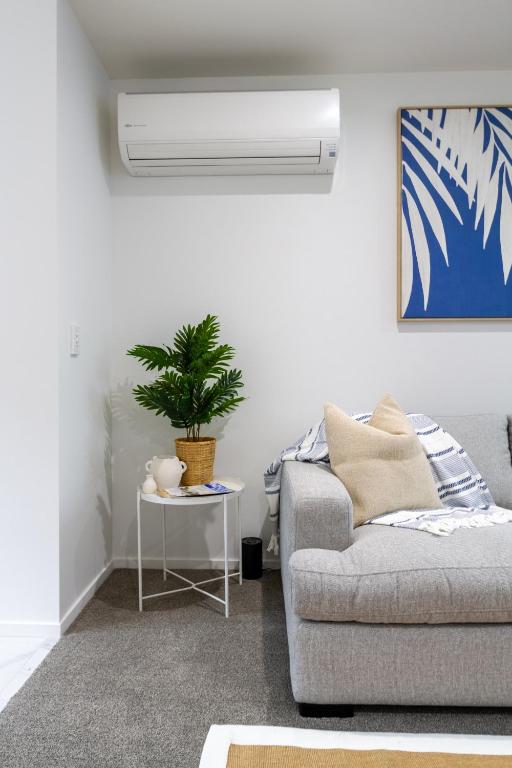 Greek Island Inspired 2 Bed room 1 Bath Townhouse - Resim 12