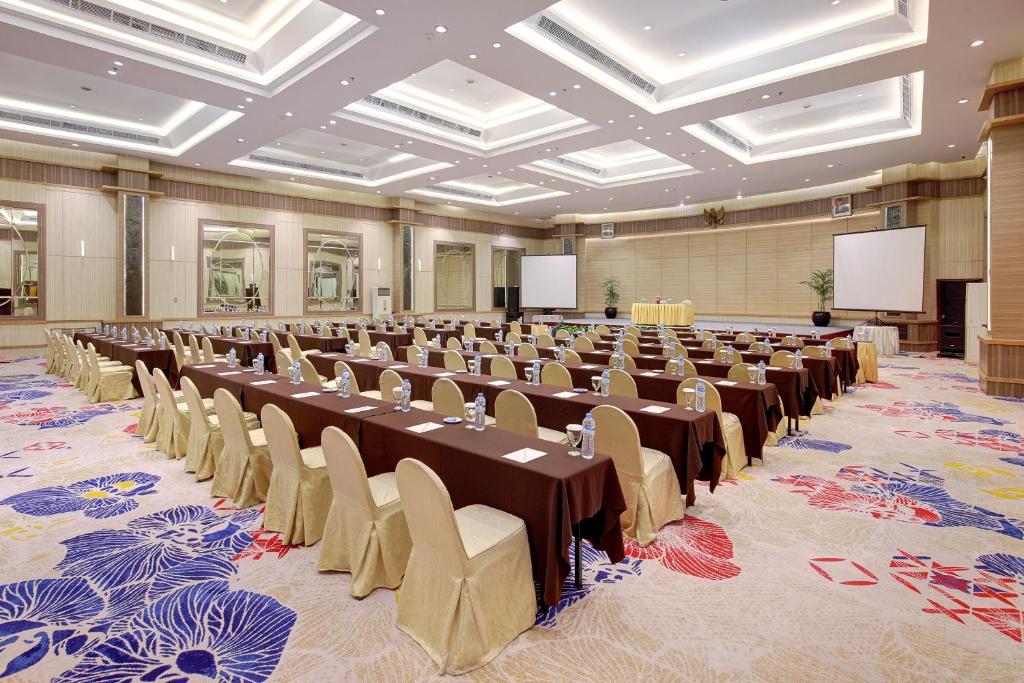 Kawasan bisnes dan/atau bilik persidangan di Lumire Hotel & Convention Centre