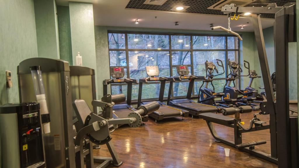 Posilňovňa alebo fitness centrum v ubytovaní Hotel Czarny Potok Resort SPA & Conference