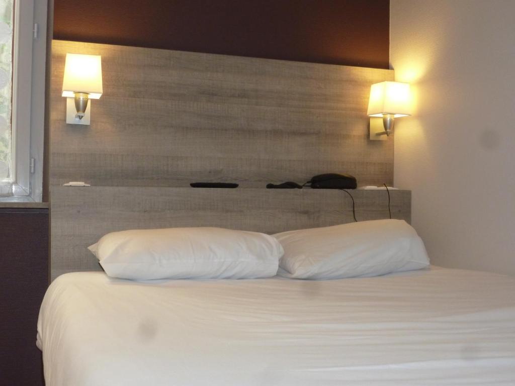 Postel nebo postele na pokoji v ubytování Hôtel Montchapet Dijon Centre