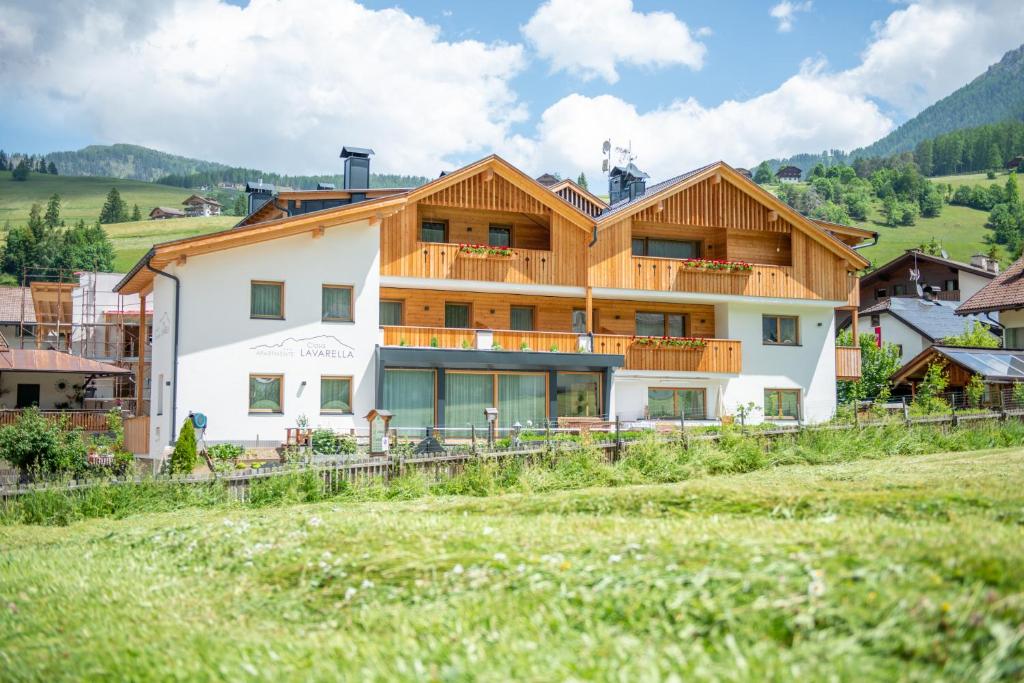 a large house with a wooden roof at App. Erta - Ciasa Lavarella in San Vigilio Di Marebbe