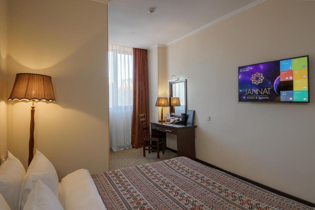 TV a/nebo společenská místnost v ubytování Jannat Regency