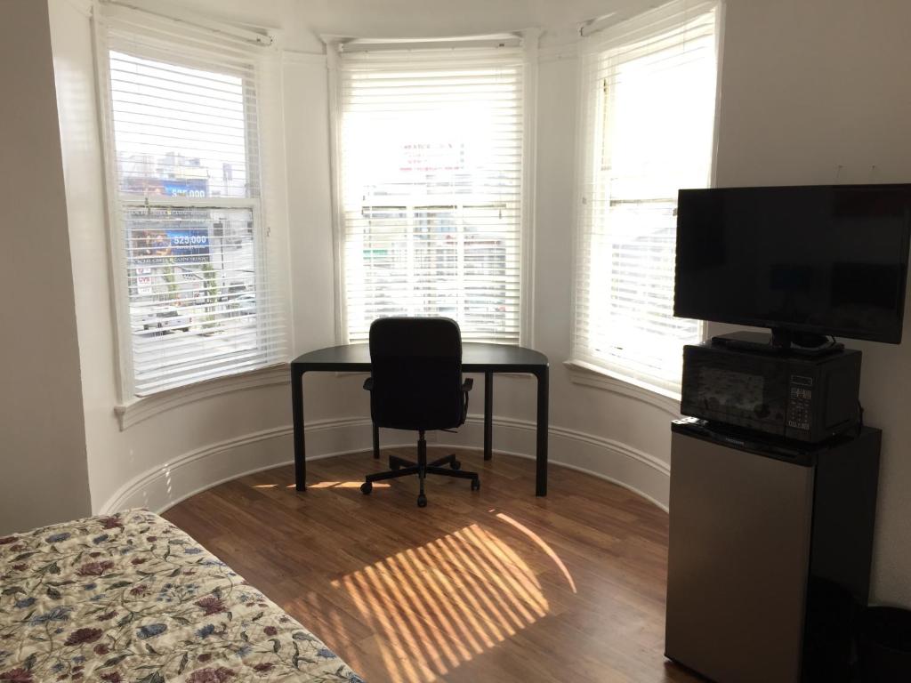 Cable Car Hotel - Standard Room With Shared Bathroom