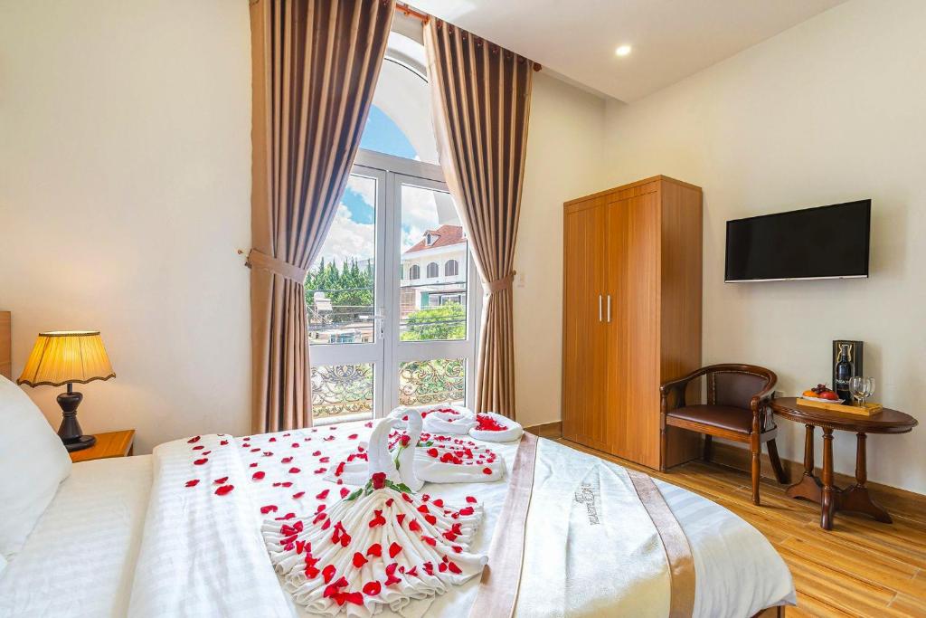 Giường trong phòng chung tại Villa Hoa Ly Đà Lạt