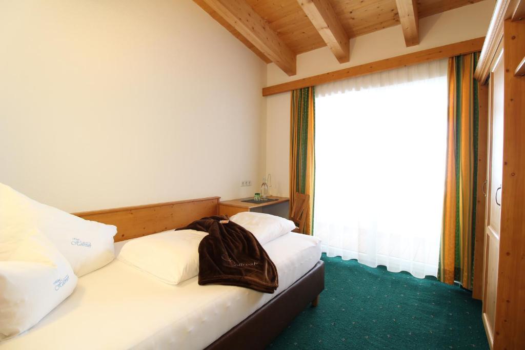 Postel nebo postele na pokoji v ubytování Hotel Höllroah