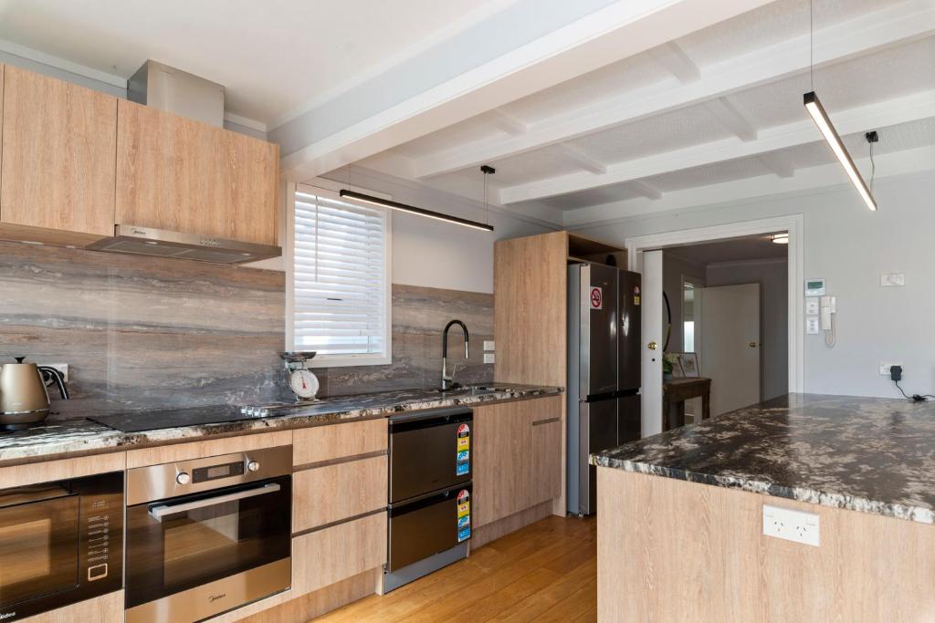 Ngongotaha Lakeside Home - Resim 9