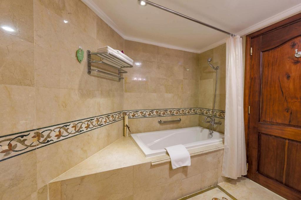 Phòng Senior Deluxe 2 Giường Đơn Nhìn Ra Thành Phố Hoặc Sông